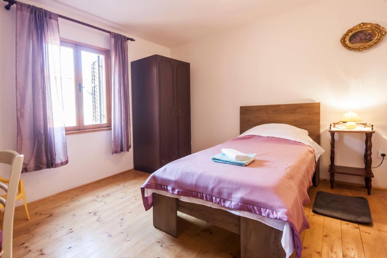 House Krizanic In Marcana, Istria, With 2 Apartments, Total 9 Guests Exterior photo